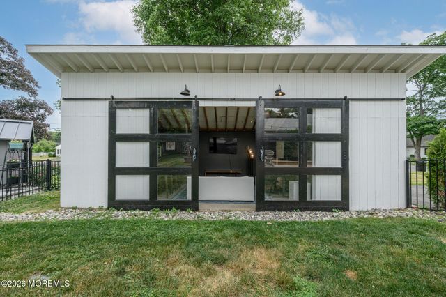 15 Wilson Circle W, Red Bank, NJ 07701