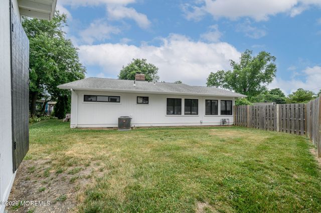 15 Wilson Circle W, Red Bank, NJ 07701