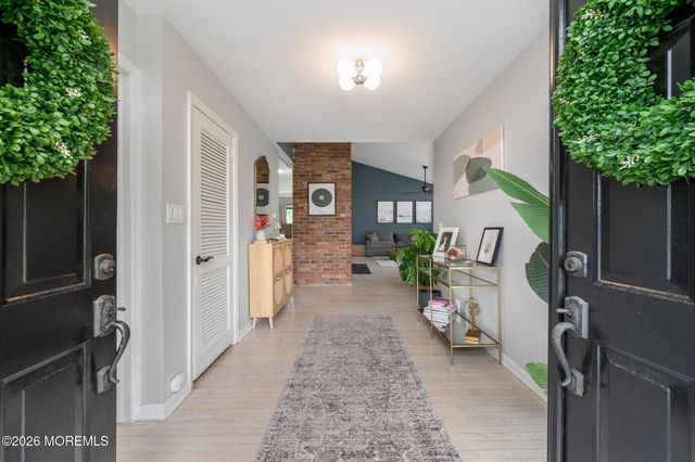 15 Wilson Circle W, Red Bank, NJ 07701