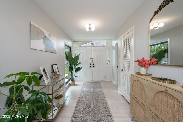 15 Wilson Circle W, Red Bank, NJ 07701