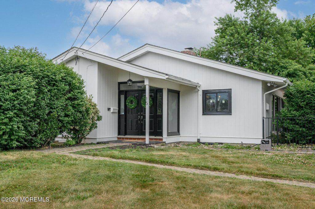 15 Wilson Circle W, Red Bank, NJ 07701