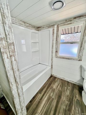 5233 State Route 261 Highway, Newburgh, IN 47630