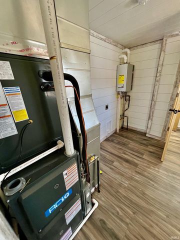 5233 State Route 261 Highway, Newburgh, IN 47630