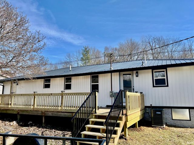 5233 State Route 261 Highway, Newburgh, IN 47630