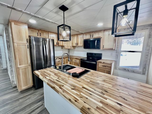 5233 State Route 261 Highway, Newburgh, IN 47630