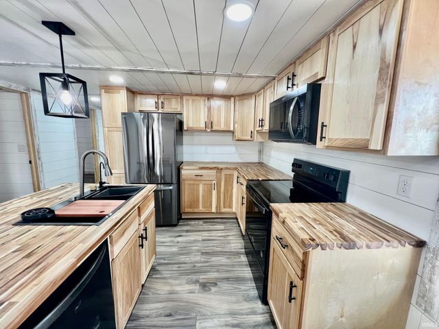 5233 State Route 261 Highway, Newburgh, IN 47630