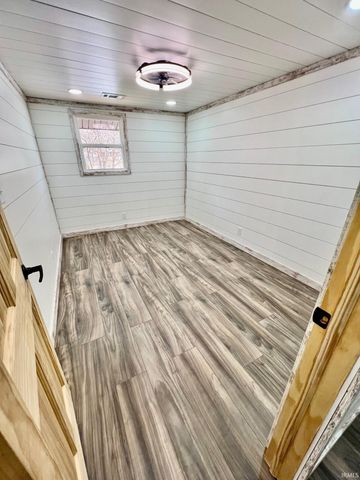 5233 State Route 261 Highway, Newburgh, IN 47630