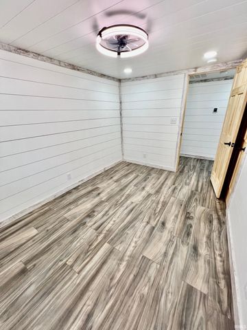 5233 State Route 261 Highway, Newburgh, IN 47630