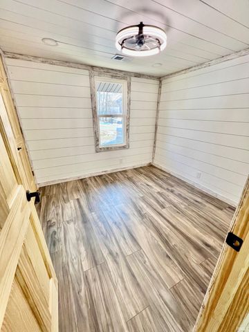 5233 State Route 261 Highway, Newburgh, IN 47630