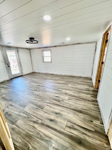 5233 State Route 261 Highway, Newburgh, IN 47630