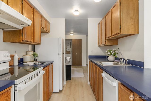 1027 NE 113th Street, Seattle, WA 98125