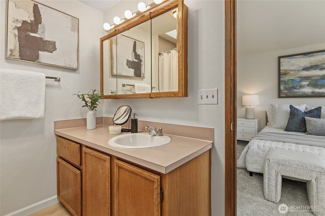 1027 NE 113th Street, Seattle, WA 98125