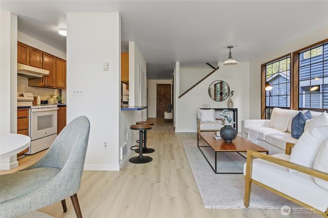 1027 NE 113th Street, Seattle, WA 98125