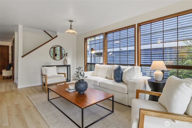 1027 NE 113th Street, Seattle, WA 98125