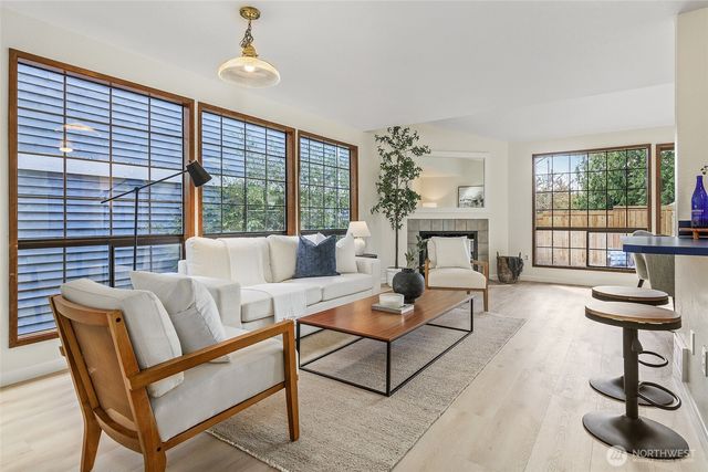 1027 NE 113th Street, Seattle, WA 98125