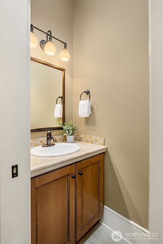 805 92nd Avenue NE, Bellevue, WA 98004
