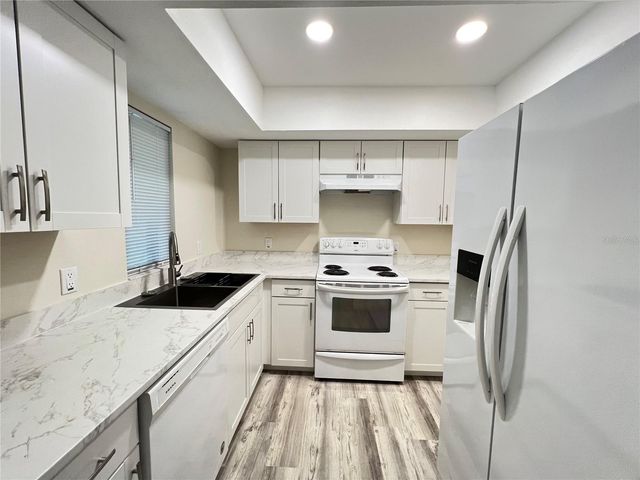 572 FAIRWAYS LANE N204, Ocala, FL 34472