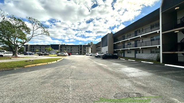 8040 N Colony Circle Unit 207, Tamarac, FL 33321