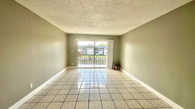8040 N Colony Circle Unit 207, Tamarac, FL 33321