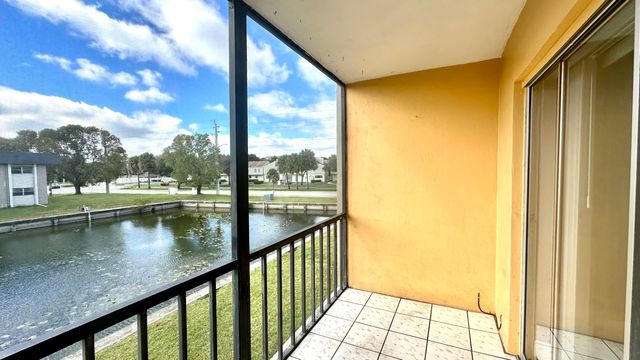 8040 N Colony Circle Unit 207, Tamarac, FL 33321