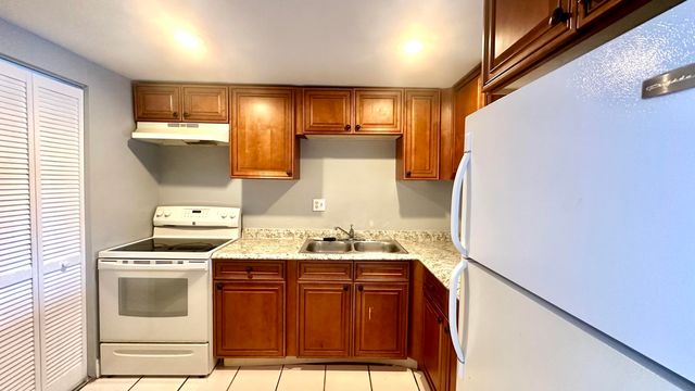 8040 N Colony Circle Unit 207, Tamarac, FL 33321