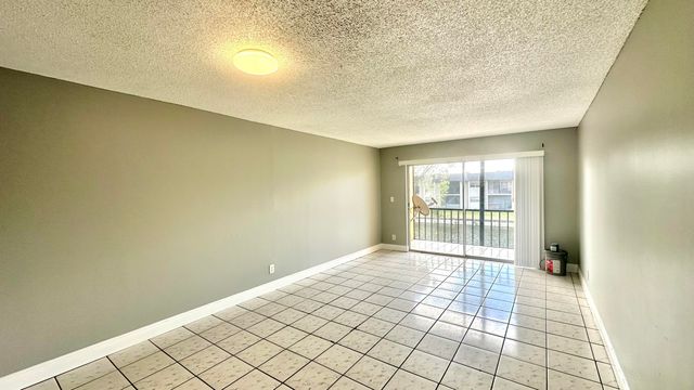8040 N Colony Circle Unit 207, Tamarac, FL 33321