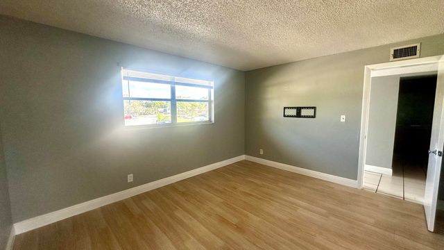 8040 N Colony Circle Unit 207, Tamarac, FL 33321