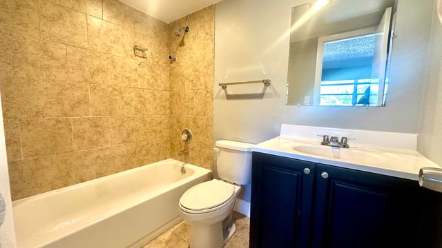 8040 N Colony Circle Unit 207, Tamarac, FL 33321