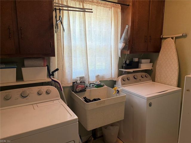 3812 Chelwood LN, Virginia Beach, VA 23452