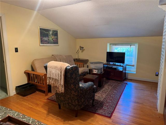 3812 Chelwood LN, Virginia Beach, VA 23452