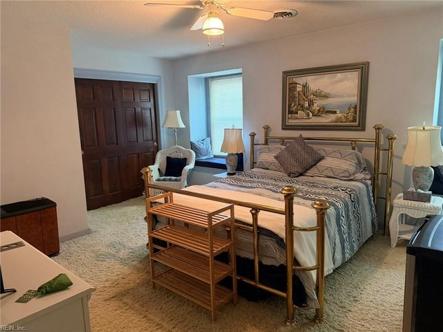 3812 Chelwood LN, Virginia Beach, VA 23452