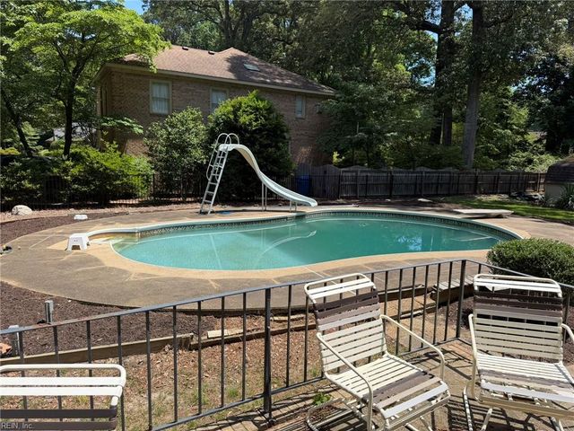 3812 Chelwood LN, Virginia Beach, VA 23452