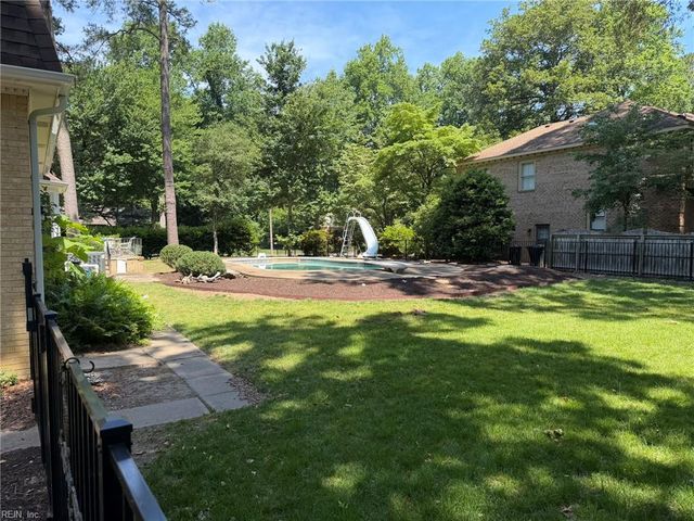 3812 Chelwood LN, Virginia Beach, VA 23452
