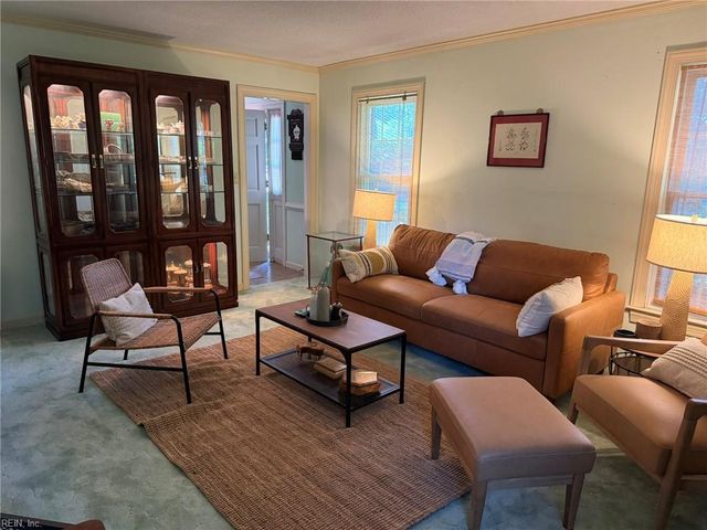 3812 Chelwood LN, Virginia Beach, VA 23452