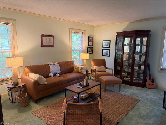 3812 Chelwood LN, Virginia Beach, VA 23452
