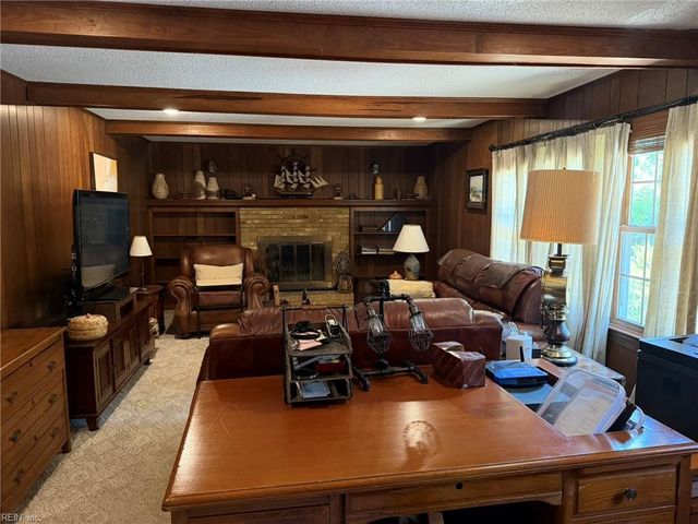 3812 Chelwood LN, Virginia Beach, VA 23452