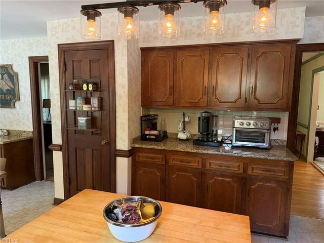 3812 Chelwood LN, Virginia Beach, VA 23452