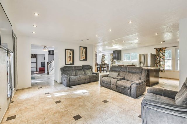 12 Coralberry Road, Spring, TX 77381