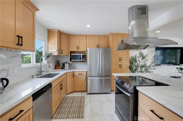 9471 Mokihana, Huntington Beach, CA 92646