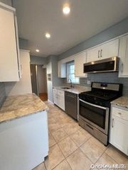 42 Dakota Street, Hicksville, NY 11801