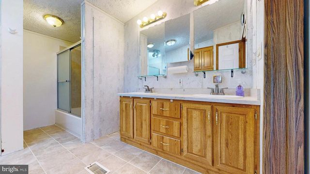 215 BOOKER AVE, Egg Harbor Township, NJ 08234