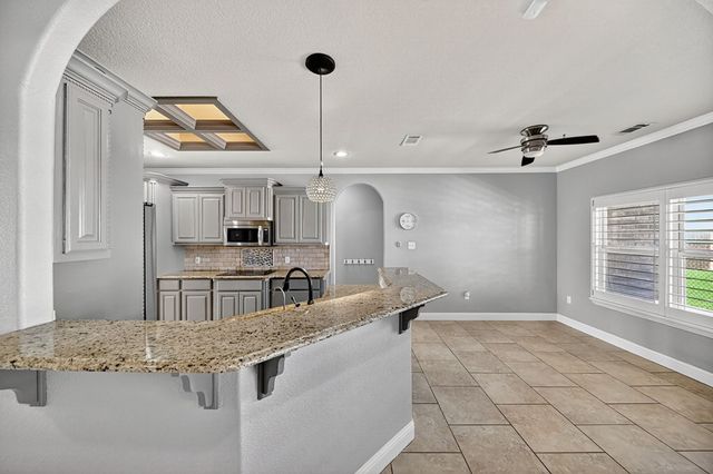 7209 E County Rd 96, Midland, TX 79706