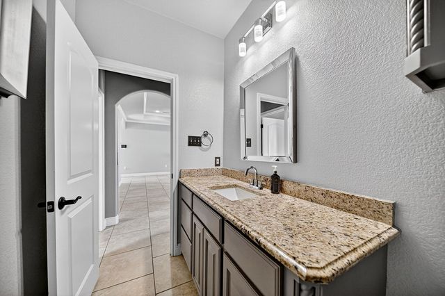 7209 E County Rd 96, Midland, TX 79706