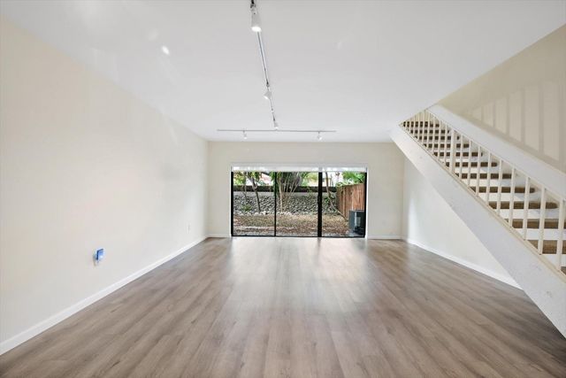 19986 NE 5th Court 4D, Miami, FL 33179