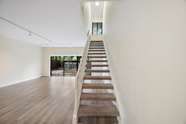 19986 NE 5th Court 4D, Miami, FL 33179