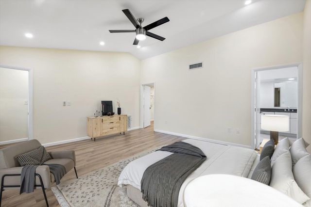 19986 NE 5th Court 4D, Miami, FL 33179