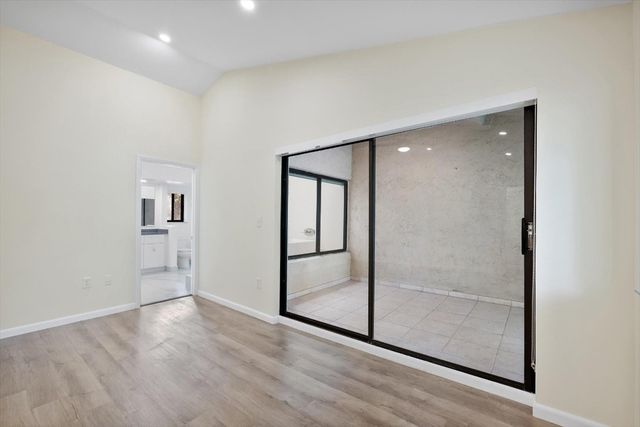 19986 NE 5th Court 4D, Miami, FL 33179