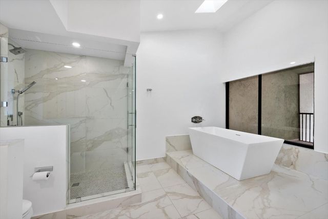 19986 NE 5th Court 4D, Miami, FL 33179