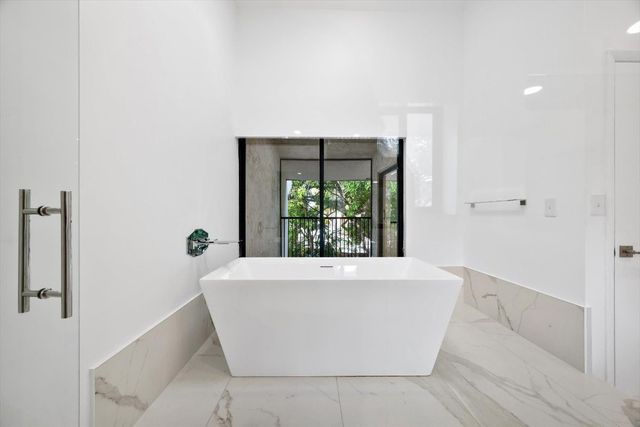 19986 NE 5th Court 4D, Miami, FL 33179