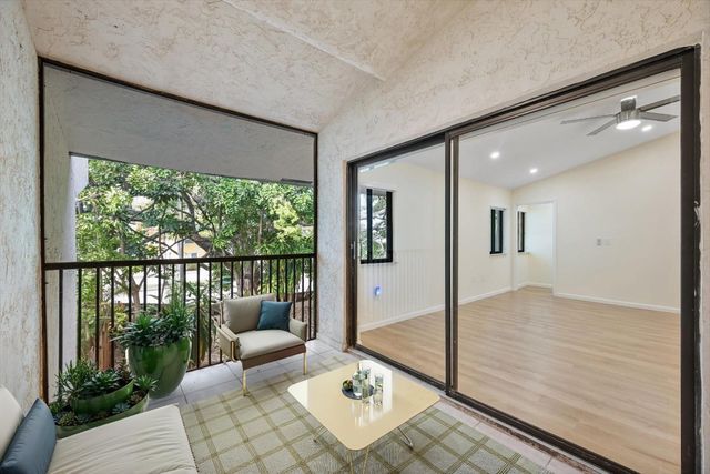 19986 NE 5th Court 4D, Miami, FL 33179